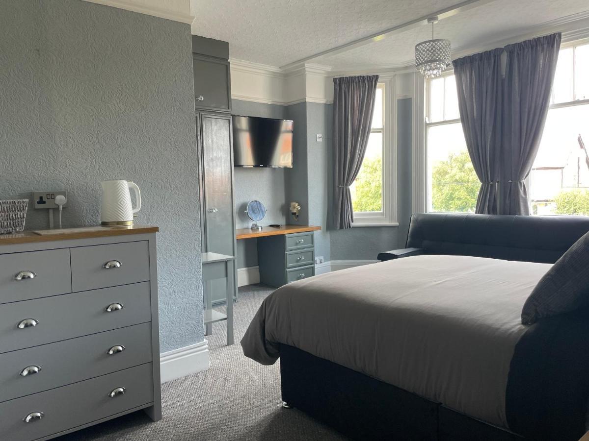 Danilton Hotel Rhôs-on-Sea Екстериор снимка